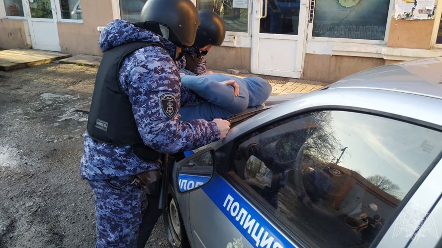 В Калининграде наряд вневедомственной охраны задержал трех граждан, повредивших имущество кафе
