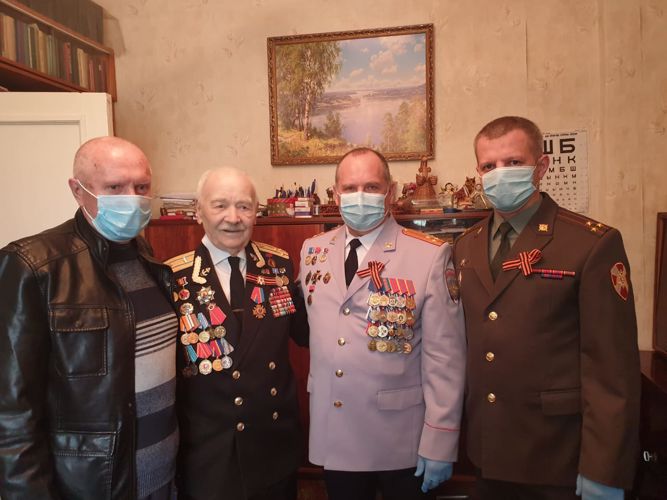 Представители Управления Росгвардии по Калининградской области поздравили ветерана войны с 75-й годовщиной Великой Победы