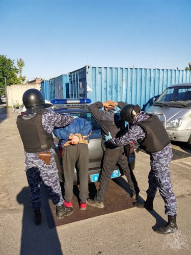 В Калининградской области сотрудники Росгвардии задержали четверых подозреваемых в совершении уличного грабежа 