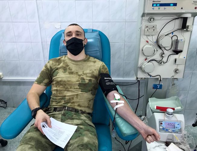В Калининграде росгвардейцы поддержали акцию «От сердца к сердцу»