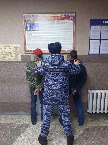 В Калининграде сотрудники вневедомственной охраны задержали злоумышленников, совершивших открытое хищение в магазине