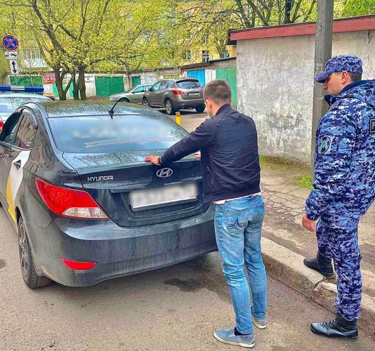 В Калининграде сотрудники Росгвардии задержали водителя, который не оплатил топливо на АЗС 