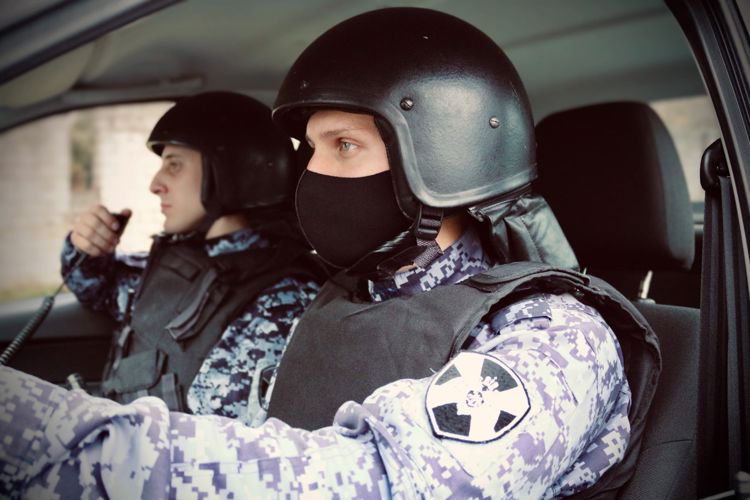 Сотрудники Росгвардии задержали гражданина, повредившего чужой автомобиль в Калининграде