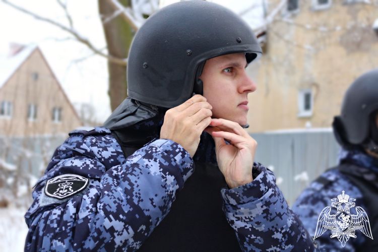 В Калининграде сотрудники Росгвардии задержали мужчину, угрожавшего пистолетом персоналу ресторана 