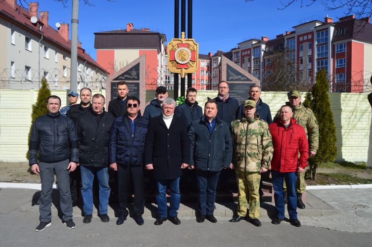 Ветераны специального моторизованного полка Северо-Западного округа Росгвардии приняли участие в памятном мероприятии