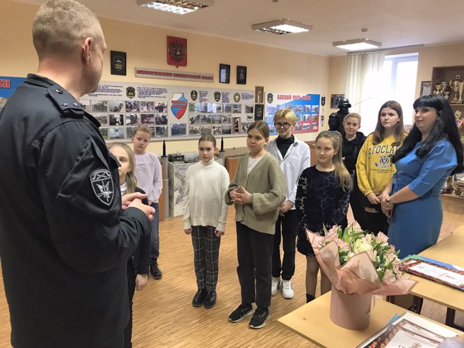 Начальник Управления Росгвардии по Калининградской области наградил победителей конкурса детского рисунка «Моя Росгвардия»
