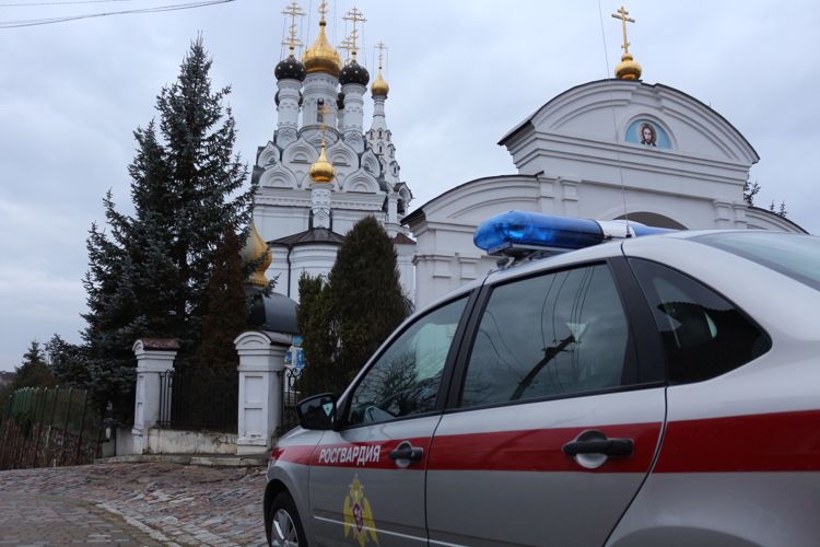 В Калининградской области сотрудники Росгвардии обеспечивают правопорядок в Православную Пасху
