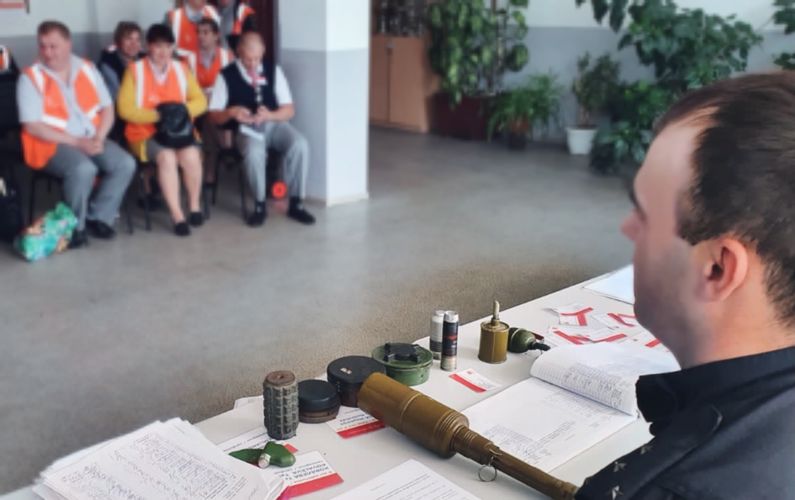В Калининграде сотрудники Росгвардии провели практические занятия по безопасности с представителями РЖД