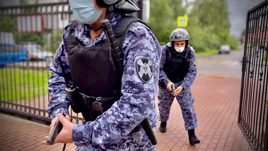 В Гусеве сотрудники Росгардии обезвредили мужчину с пистолетом