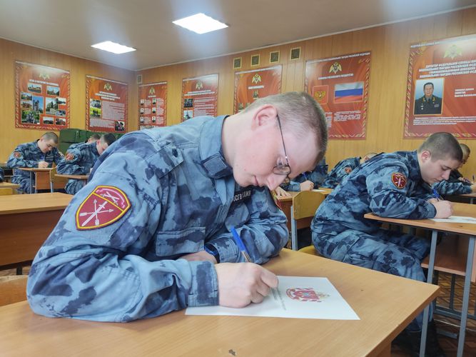 Калининградские росгвардейцы присоединились к всероссийской акции «С любовью к маме»