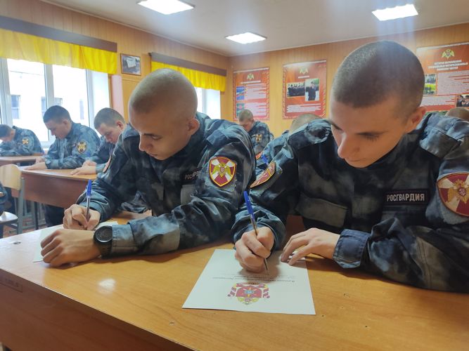 Калининградские росгвардейцы присоединились к всероссийской акции «С любовью к маме»