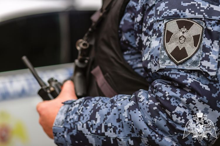 В Калининграде сотрудники Росгвардии задержали мужчину с краденым товаром