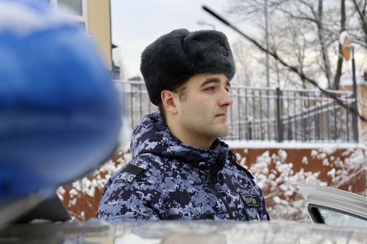 В Калининграде сотрудники Росгвардии задержали граждана, устроившего дебош в банке