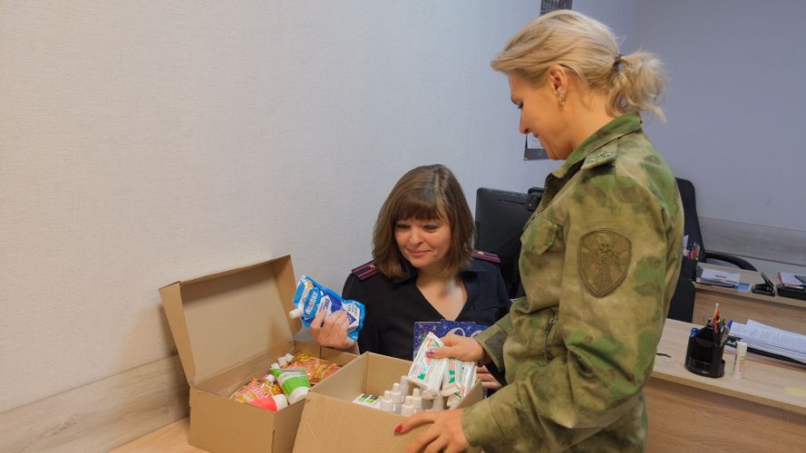 Росгвардейцы помогают бойцам, находящимся в зоне СВО получить открытки от калининградских школьников