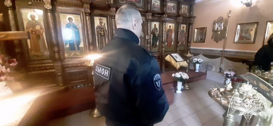 Сотрудники калининградского ОМОН Росгвардии почтили память погибшего сослуживца