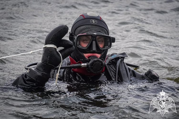 Водолазы калининградского СОБР Росгвардии тренировались в противодиверсионной борьбе