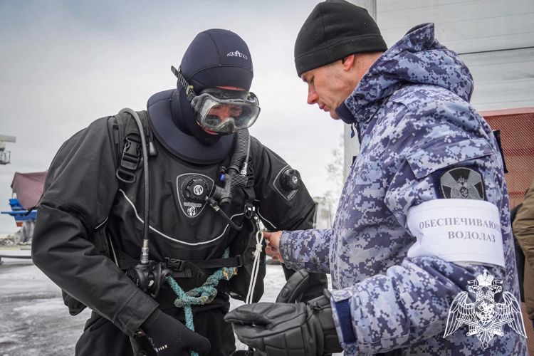 Водолазы калининградского СОБР Росгвардии тренировались в противодиверсионной борьбе