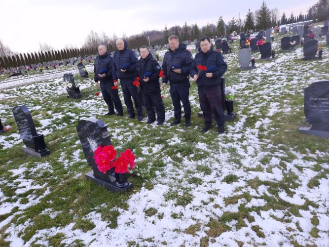 В Калининграде офицеры СОБР Росгвардии почтили память боевого товарища, погибшего при исполнении служебного долга 