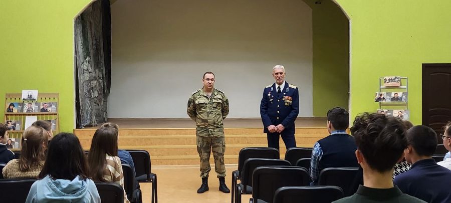 Росгвардейцы проводят уроки мужества, посвященные Дню памяти воинов-интернационалистов для учеников калинградских школ 