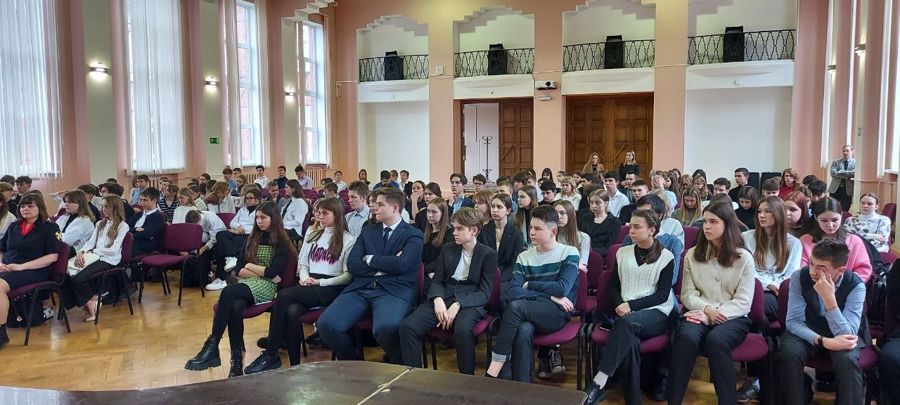 Росгвардейцы проводят уроки мужества, посвященные Дню памяти воинов-интернационалистов для учеников калинградских школ 