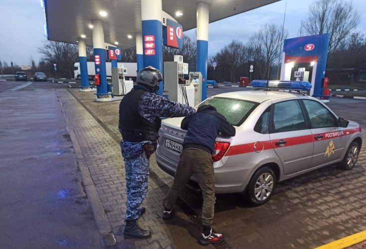 В Черняховске сотрудники Росгвардии задержали мужчину, который нанес ущерб имуществу АЗС
