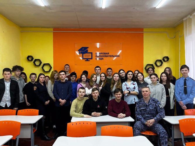 Сотрудники Росгвардии провели урок профориентации для школьников Калининградской области