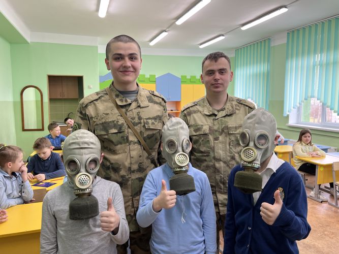 Росгвардейцы провели военно-спортивную эстафету для калининградских школьников 