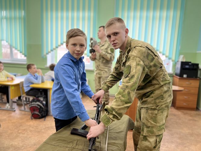 Росгвардейцы провели военно-спортивную эстафету для калининградских школьников 