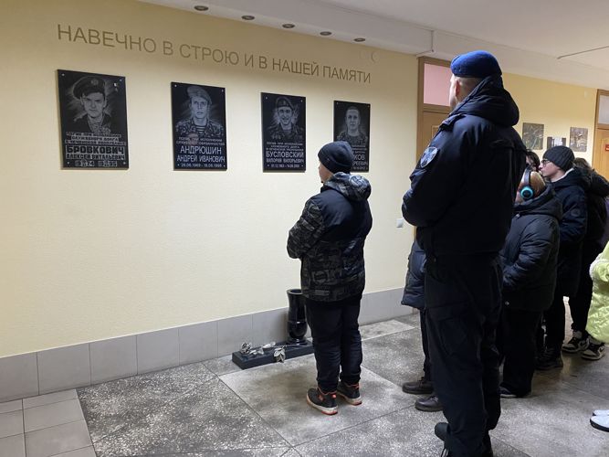 Сотрудники калининградского СОБР Росгвардии провели урок мужества для калининградских школьников