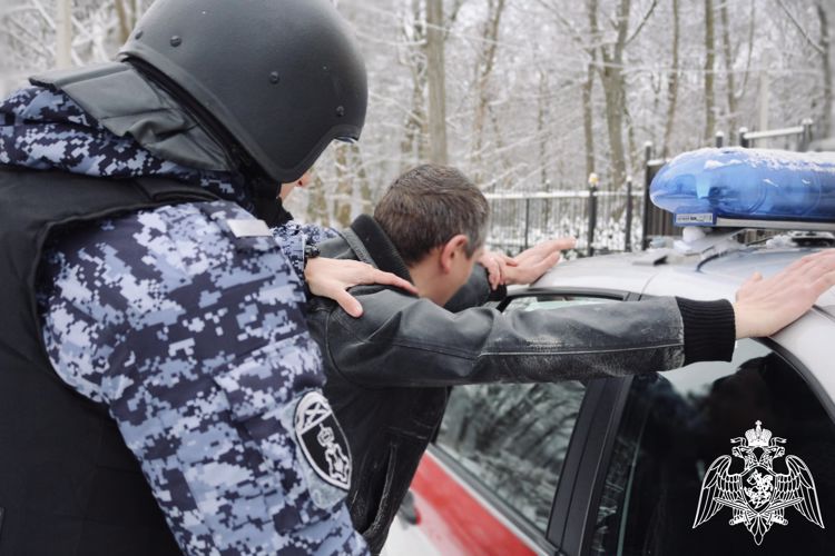 Сотрудники Росгвардии задержали мужчину, устроившего дебош в калининградском кафе