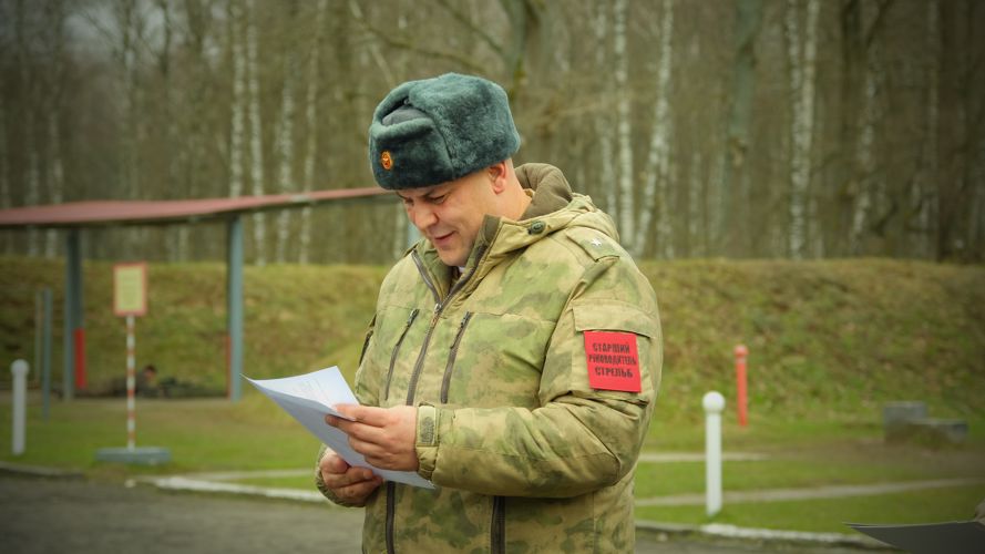 В Калининграде между спецподразделениями Росгвардии прошел чемпионат по стрельбе из АК-74