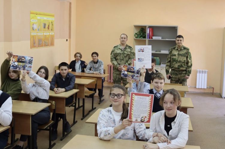 Военнослужащие Росгвардии провели для калининградских школьников занятия по пожарной безопасности 