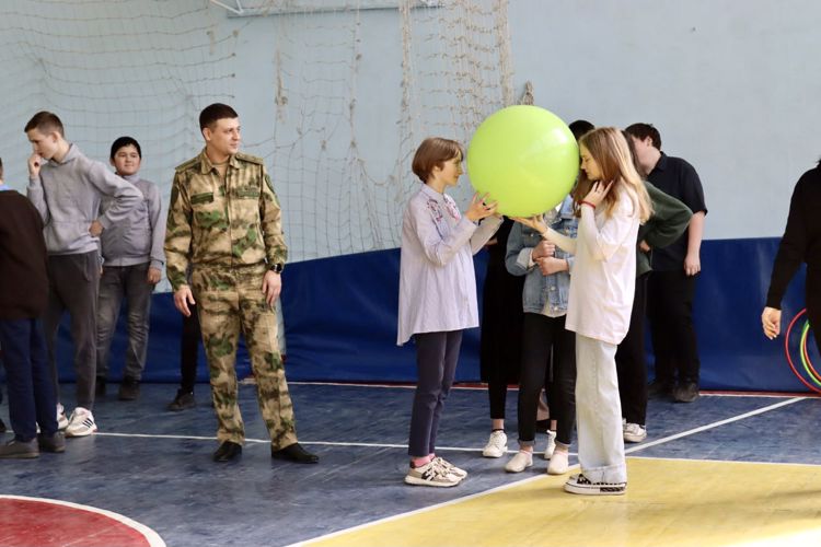 Военнослужащие Росгвардии провели для калининградских школьников занятия по пожарной безопасности 