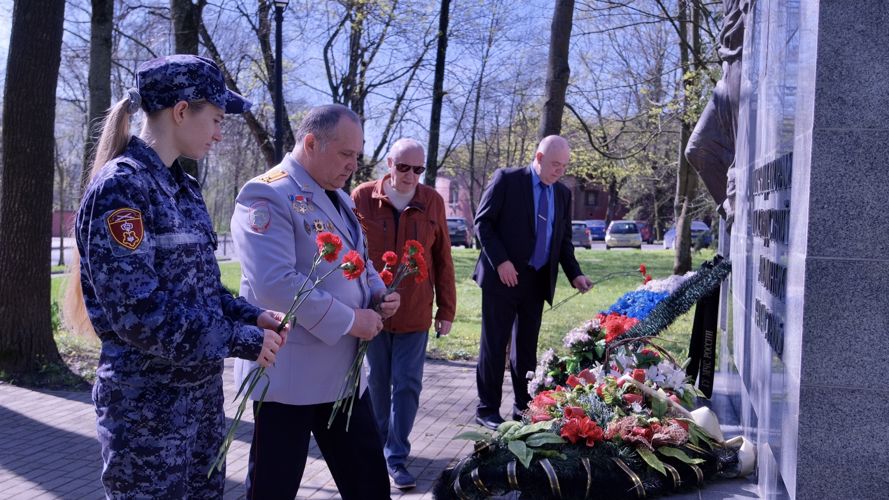 В Калининграде росгвардейцы встретились с участником ликвидации аварии на Чернобыльской АЭС