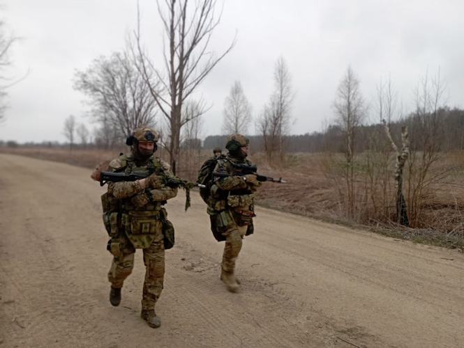 Сотрудники калининградского ОМОН Росгвардии завершили учебный полевой выход