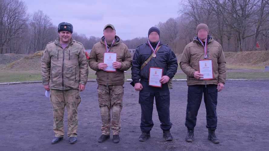 В Калининграде между спецподразделениями Росгвардии прошел чемпионат по стрельбе из АК-74