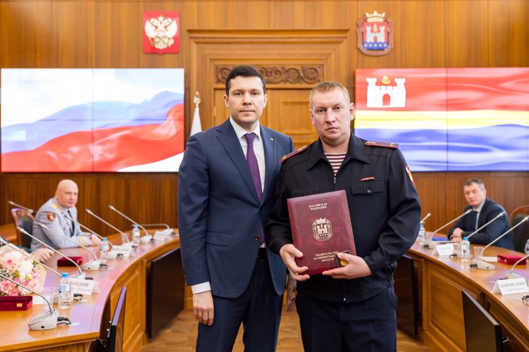 Губернатор Калининградской области наградил сотрудников и военнослужащих Росгвардии 