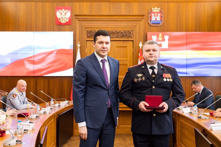 Губернатор Калининградской области наградил сотрудников и военнослужащих Росгвардии 