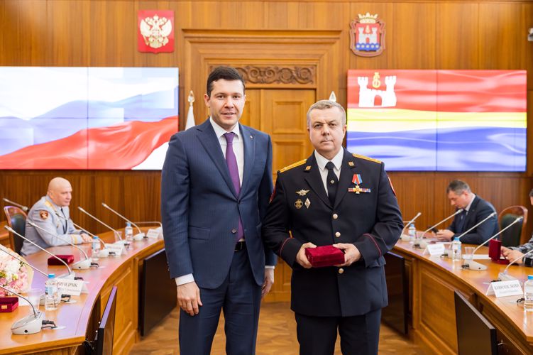 Губернатор Калининградской области наградил сотрудников и военнослужащих Росгвардии 