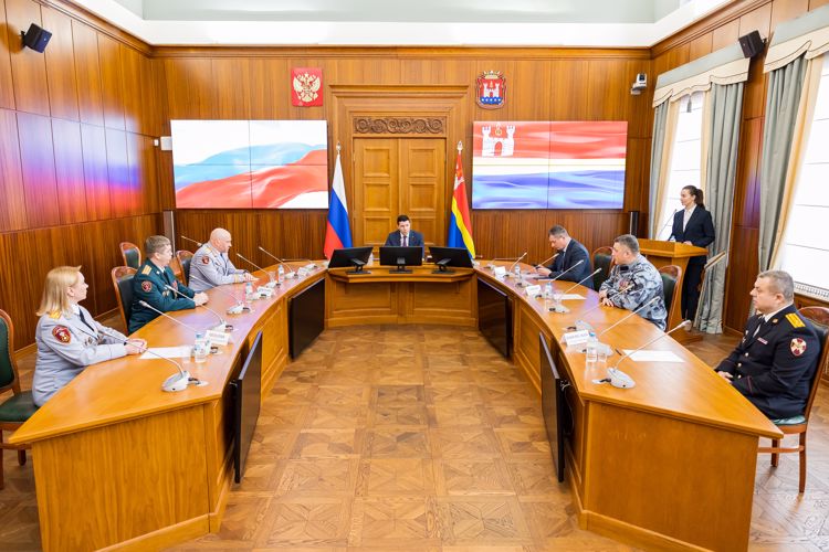 Губернатор Калининградской области наградил сотрудников и военнослужащих Росгвардии 