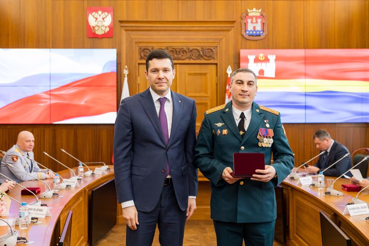 Губернатор Калининградской области наградил сотрудников и военнослужащих Росгвардии 