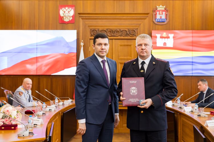 Губернатор Калининградской области наградил сотрудников и военнослужащих Росгвардии 