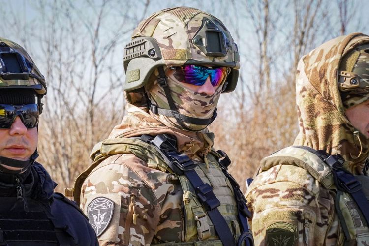 Калининградский спецназ Росгвардии отработал беспарашютное десантирование под Петербургом