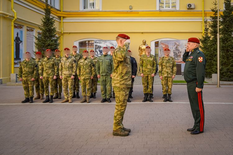 Калининградские сотрудники Росгвардии обсудили поддержку участников СВО на совете краповых беретов в Санкт-Петербурге 