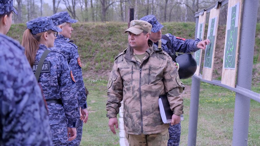 Калининградские сотрудники и военнослужащие Росгвардии сдали зачёты за зимний период подготовки