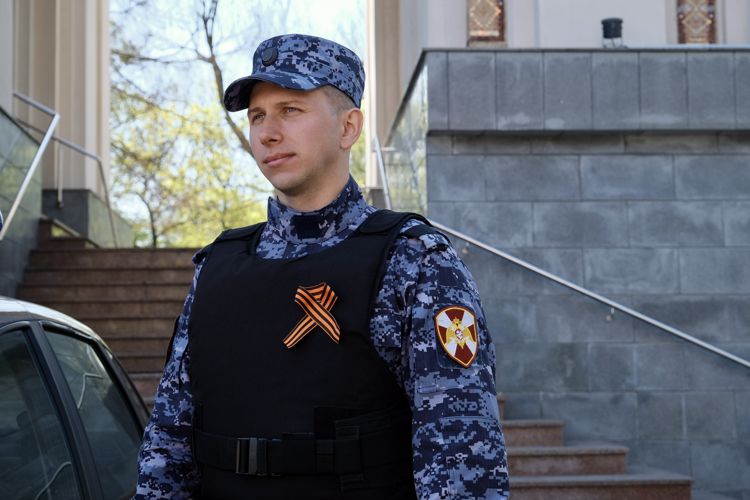 Калининградские росгвардейцы присоединились к акции «Георгиевская ленточка»