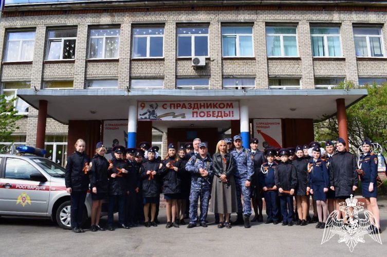 Сотрудники Росгвардии провели для школьников урок мужества в Калининграде 