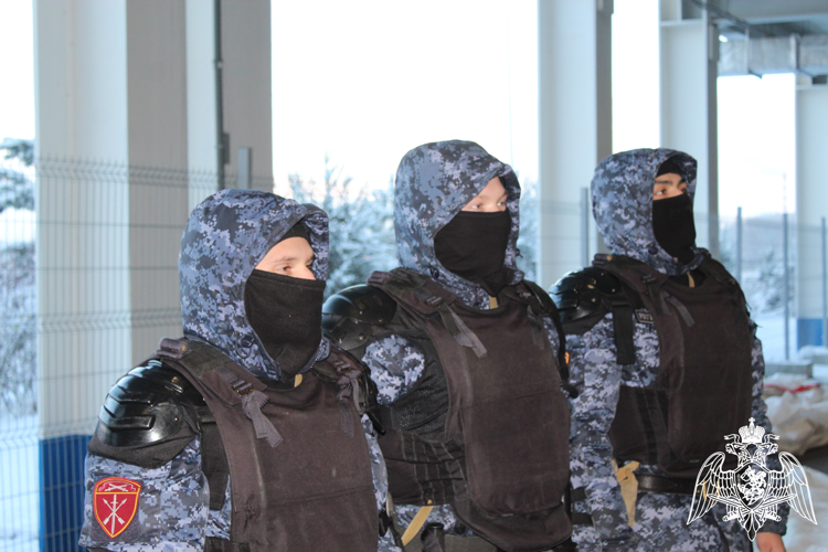 В Калининграде сотрудники и военнослужащие Росгвардии обеспечили безопасность футбольного матча РПЛ