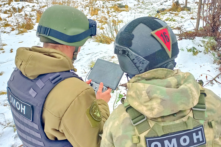 Под Калининградом ОМОН и СОБР Росгвардии провели стрельбы из бронетранспортеров и гранатометов