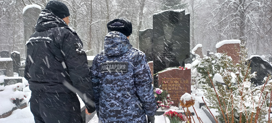 В Калининграде росгвардейцы почтили память Вилория Бусловского — бывшего командира СОБР, погибшего при исполнении служебного долга